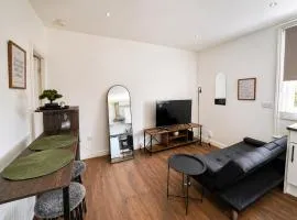 Cozy hotel-style city apartment with free parking