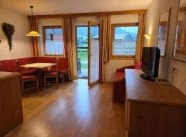 Tyrolean Apartment with Terrace & Mountain Views