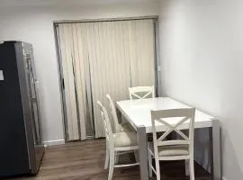 R5 Bright Spacious Room near Perth Airport with AC