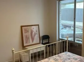 R6 Bright Spacious Room near Perth Airport with AC