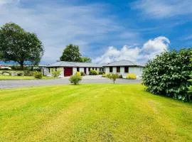 Home in Killarney - 6 Bedrooms, Beautiful Home!