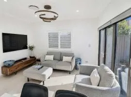Cara Luxe Stays at Regents Park near Olympic Park and DFO
