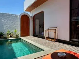 Villa Sachi - Two Bedroom Pool Villa 10 mins to Sanur Harbor