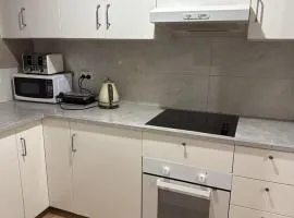 Room 4 Bright Comfortable Room Walk to Shops