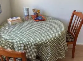 Room 6 Quiet Comfortable Room Walk to Shops