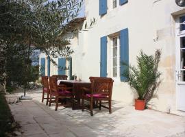 Le Chai O Soleils, hotel with parking in Mortagne-sur-Gironde