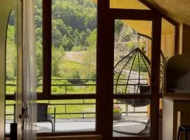Guesthouse Riverside Bagiana