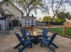 Hideaway on Oak by AvantStay