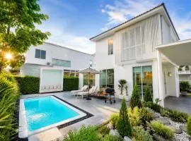 THE RUX Pool Villa S14