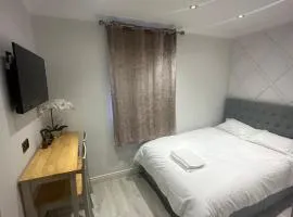 Cosy 1 Bedroom Studio with Private Entrance