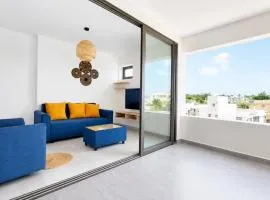 Modern and Luxury 3 bedroom apartment Steps from the beach