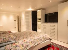 Black Park Garden House- Pinewood, Heathrow