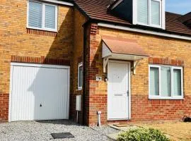 Modern Langold Home, 3-Bed, Sleeps 6, Parking