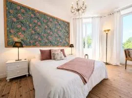 La Dame de Pierres - Demeure de caractère - 5 suites & 5 SDB - Jardin & Pétanque - 40 min PuyduFou