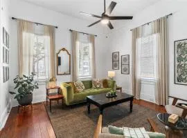 Downtown 3BR Cottage: 5m Walk Pets OK