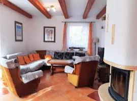 Holiday villa with a garden, close to the lake