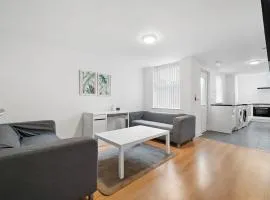 Cosy Private Ensuite Guest Room in Liverpool