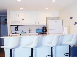 #110 Beachside 1BR Codo, 2 Queen Bed, Full Kitchen