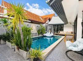 Luxury Pool Villa Pattaya Center C8 - 4 Bedroom