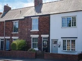 The Painted Terrace - Peaceful Home In Calow Near The Royal Hospital