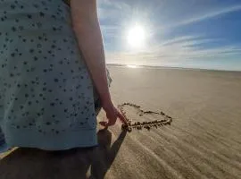 T2 en forêt à 2km des plages avec une mini ferme