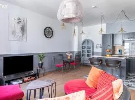 Spacious 3 Bedrooms flat in town center