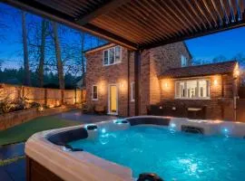 Luxury Woodland Retreat with HotTub