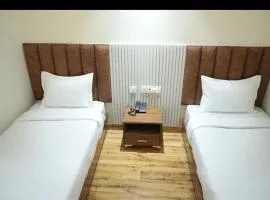 La Falcon Hotel
