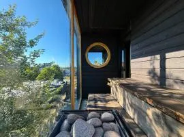 Unique Stay in Telliskivi Creative City with Private Sauna & Golf Simulator
