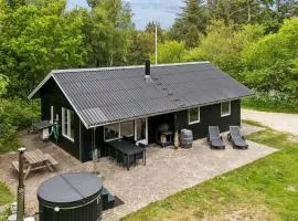 Lovely 6-Person Cottage With Outdoor Sauna - 1007