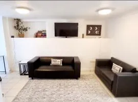 Gravesend 1 Bedroom Spacious Apartment - 2 Min Walk to Station