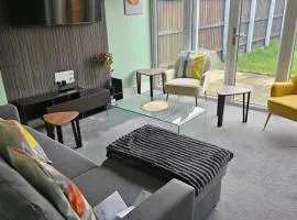 House Sleeps 8 with WiFi