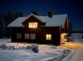 Historic lakeside villa - sauna, ski, boat, 20 guests