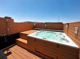 Big Family stays, Private Jacuzzi, Sleeps 10, Pool