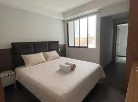 LuxeSuites-2 bedrooms, a short walk from Lostajibos, Equipetrol