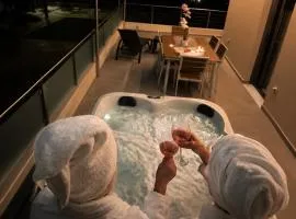 AMORÉA Jacuzzi Suites Evia