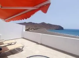 ÁTICO EN PRIMERA LINEA DE PLAYA