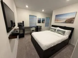 Coastal Private En-Suite With Resort Amenities