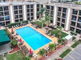 Clarion Hotel & Suites