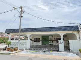 Jonker Street Swimming Pool with Karaoke Villa - Not Only Stay