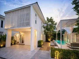 THE RUX Pool Villa S8