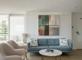 Stunning Beachfront penthouse-Beach District Views