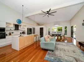 Idalia Oasis 4BR Family Retreat with Garden Bliss