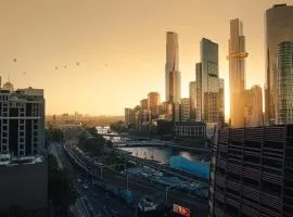 Skyline Escape I Chic City Stay + Free Parking