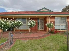 Relaxing Family Getaway 3BR House with Garden