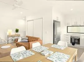 Contemporary Family Haven in Murrumba Downs