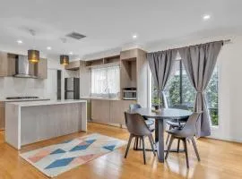 Cozy Retreat in the Heart of Craigieburn