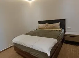 Modern Apartment with Pool Family Friendly