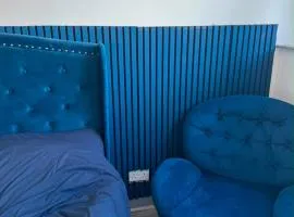 Spacious 5 Bedroom Home Near City Centre Sleeps 10