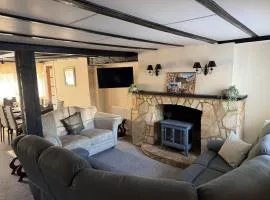 Spacious 4BR Big House in Swansea